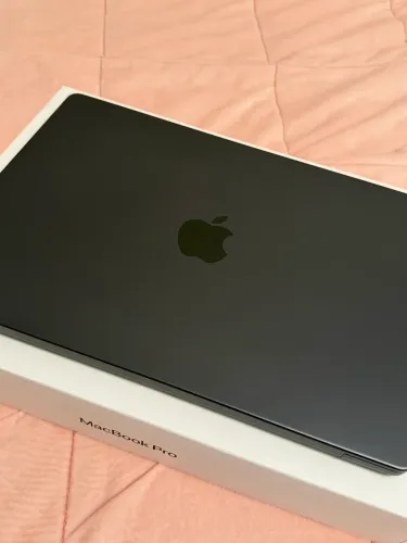 MacBook Pro m5  + Apple Magic Mouse