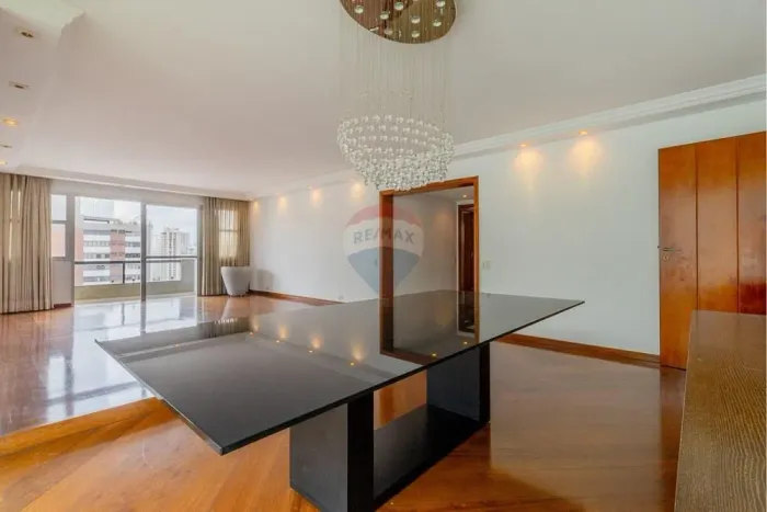 Apartamento à venda, com 236m² no Campo Belo com 3 Dormitórios e 3 vagas de garagem