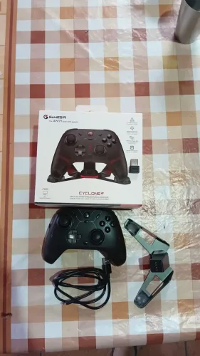 Controle GameSir Cyclone 2 Preto c/ Base de Carregamento