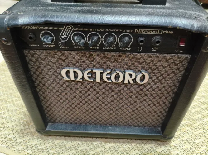 Ampli Meteoro NitrousDrive15 R$350