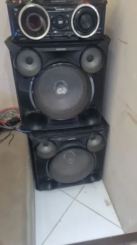 Som Samsung con defeito duas caixas em ótimo estado  