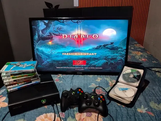 Xbox 360 slim novo DESBLOQUEADO com 02 controles + vários jogos e cabos !