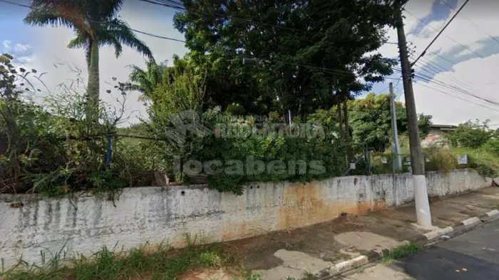 Vende área 1600 m²