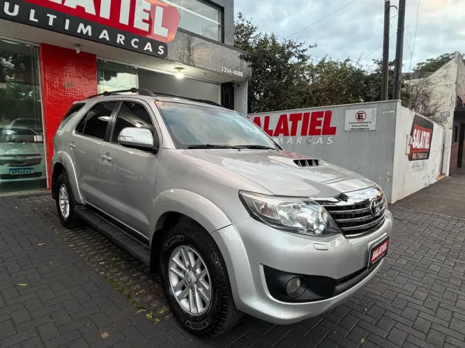 Toyota Hilux SW4 SRV D4-d 4X4 3.0 TDI Dies. AUT 2014