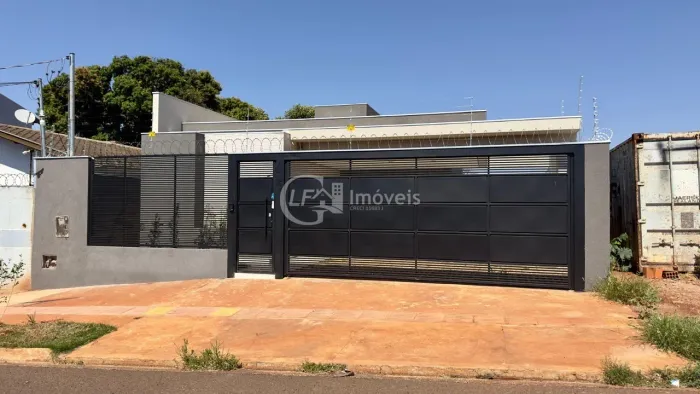 Casa à venda em Campo Grande-MS, bairro São Francisco: 3 quartos, 1 suíte, 1 sala, 2 banhe