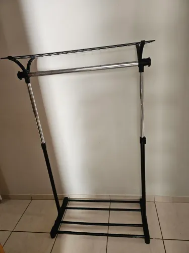 Arara, cabideiro, sapateira de chão.