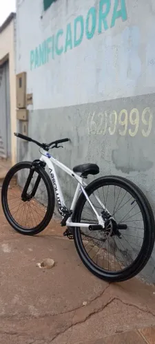 Absolute aro 29 M Contém:mt200, kit Sing, banco Brutus, Guidão Gios voador, mesinha Hassan