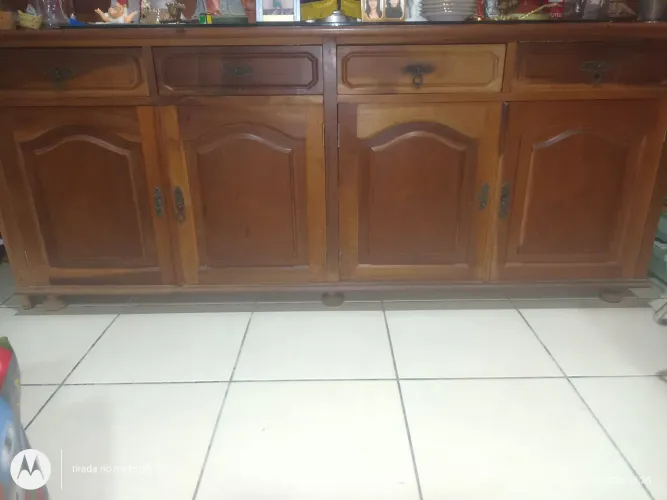 Buffet aparador em madeira maciça 