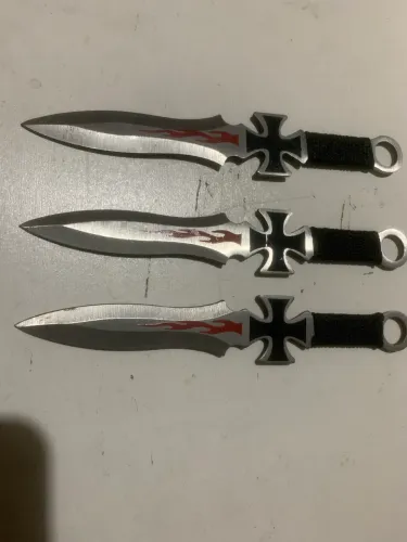 conjunto de punhais de arremesso táticos é fabricado em aço inoxidável