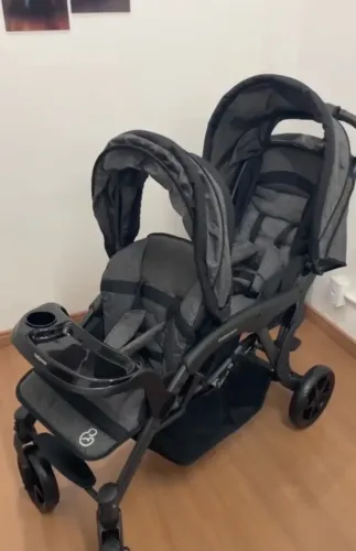 Carrinho de bebê gêmeos