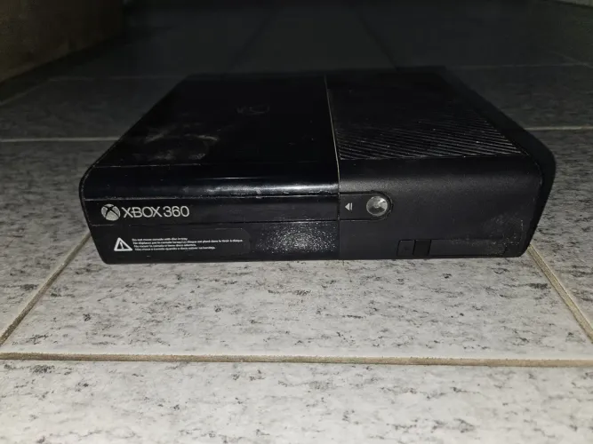 Xbox 360 com anel vermelho - somente console, para peças ou conserto
