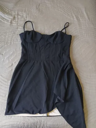 Vendo vestido em corse na cor preta curto novo , veste PP e P estica