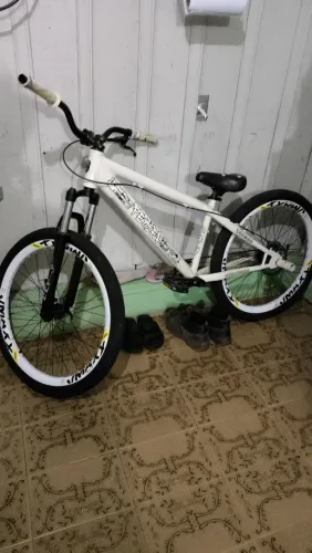 BICICLETA PERIFA 2.0 ARO 26'' FREIO HIDRAÚLICO SHIMANO