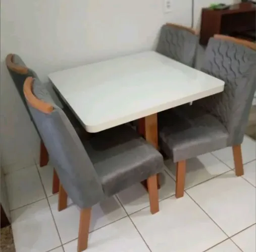 Mesa de jantar Caroline 4 cadeiras 