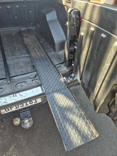 Par de Suporte traseiro em chapa chadrez para transportar motos. Fiat Toro de 2018 a 2025