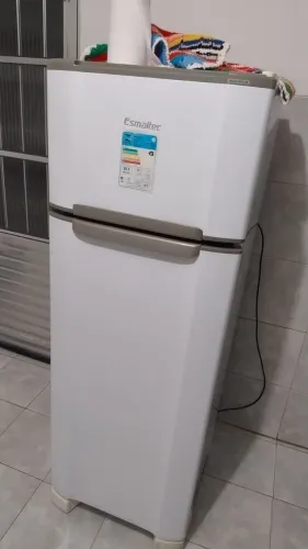 Geladeira Esmaltec rcd 34 - 1.200,00 preço à vista 