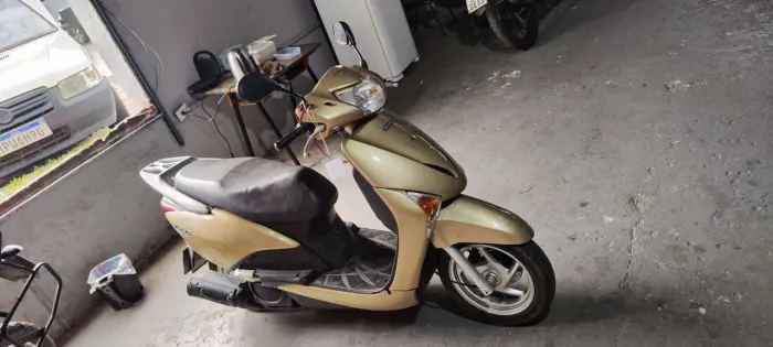 HONDA LEAD 110 BEGE 2010 Shalon veículos Cariacica