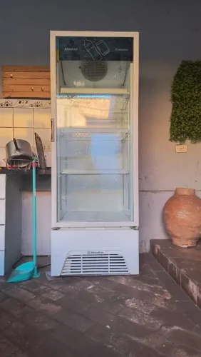 Geladeira expositora vertical branca 403 L metalfrio 220V