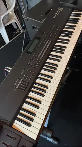 Teclado Roland XP80 