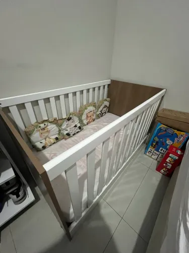 Berço com colchão 