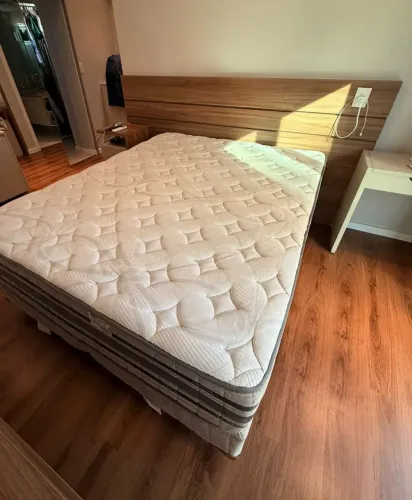 Vendo cama box queen F.A Colchões
