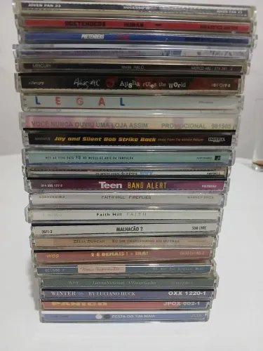 Lote com 22 CDs diversos