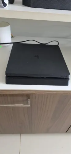 Play Station 4: jogos + carregador hyper V