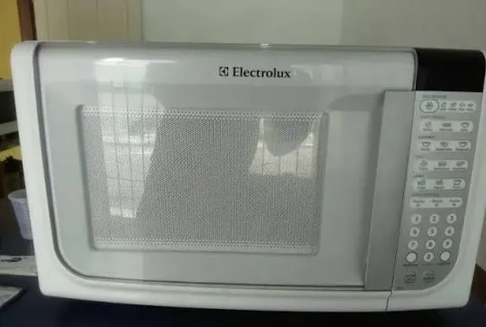  * | MICRO-ONDAS ELECTROLUX 31 LITROS