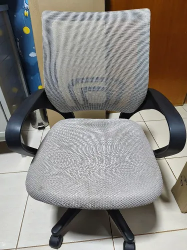 Cadeira de escritório, com suporte lombar