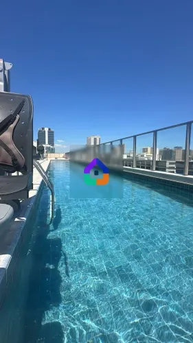 Studio mobiliado, andar alto, infraestrutura no Rooftop