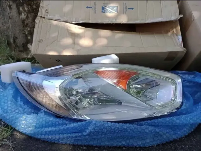 Farol Fiesta Zetec Rocam 2011 a 2014