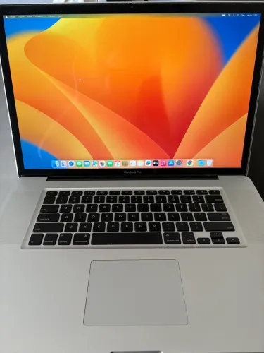 MacBook Pro 17 Late 2011 | i7 2.4GHz | 8GB RAM | 250GB HD