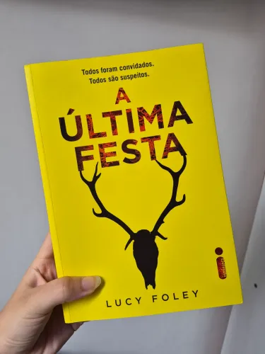 A última festa - Lucy Foley - livro seminovo