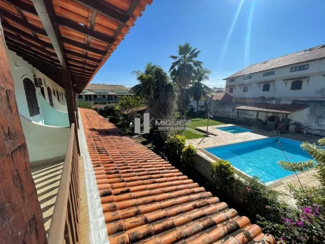 Casa em Condomínio a Venda em Cabo Frio, Bairro Peró, com 2 Quartos, 2 Vagas na Escritura,