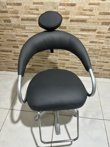 Cadeira de barbeiro/cabeleireiro/a