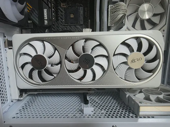 Placa de vídeo Gigabyte RTX 4070 AERO OC 12GB