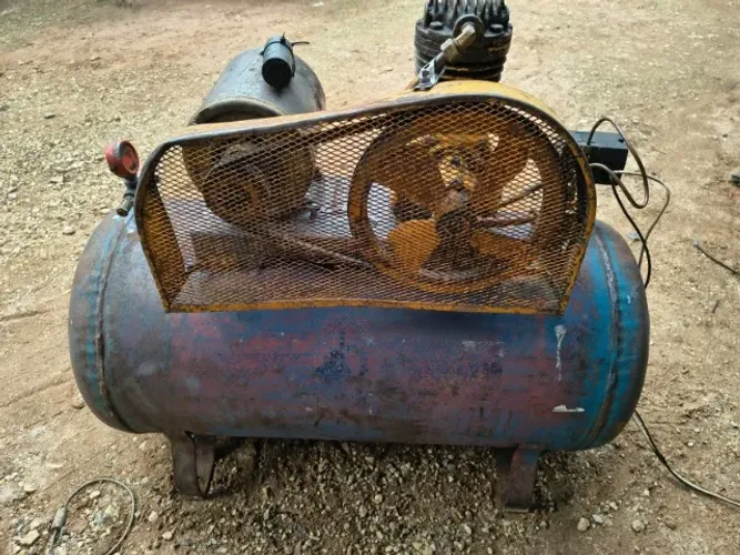 Compressor Profissional 100L  10 pés Tanque: 100 Litros 
