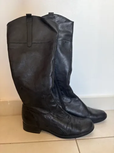 Bota Arezzo em couro 36