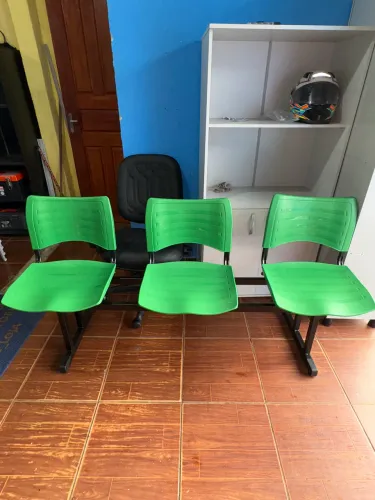 Longarina em PVC 3 lugares - nova 