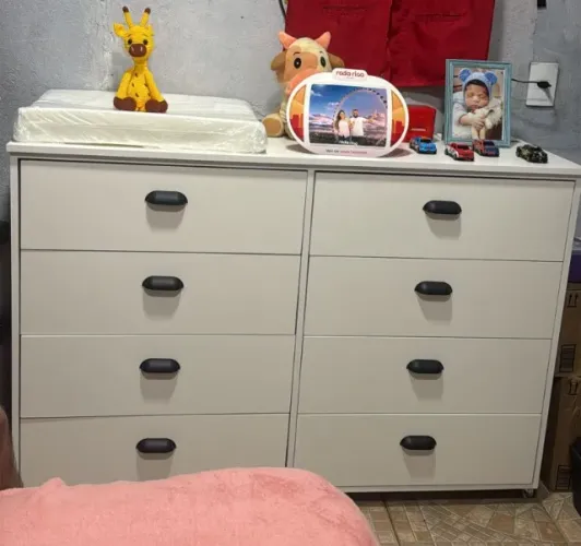 Comoda 8 gavetas com rodinhas em mdf