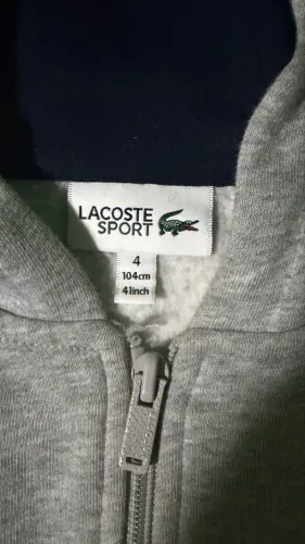 Blusa Lacoste praticamente nova numero 04