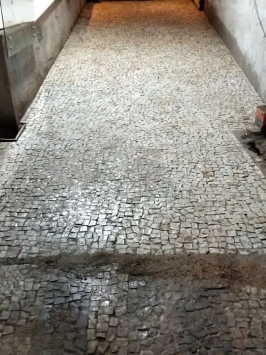 Pedra portuguesa, inter travados, paralelos e blocos