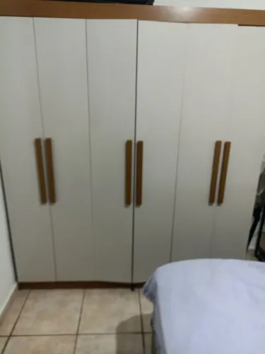 Guarda roupa 6 portas com prateleiras, 2 gavetas