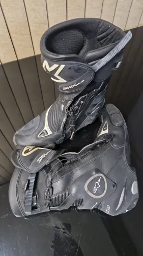   Duas Bota motociclista
