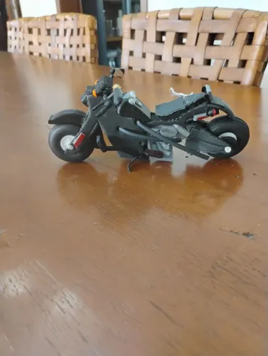 Moto Harley miniatura feita de EVA