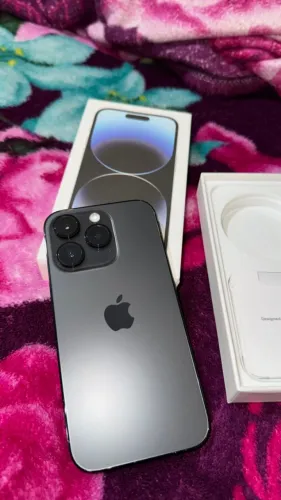 Descubra o iPhone 14 Pro, a combinação perfeita de design elegante e tecnologia avançada.