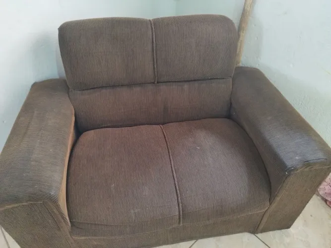 2 sofá pra vender tem de 2 lugares É 3 lugares