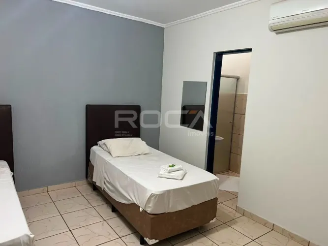 Apartamento kitnet para alugar no bairro Jardim Macedo, em Ribeirão Preto.
