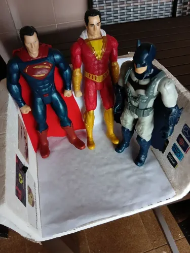3 bonecos superman shazam e batman