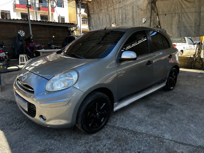 Nissan March SR 1.6 16V Flex Fuel 5P 2012